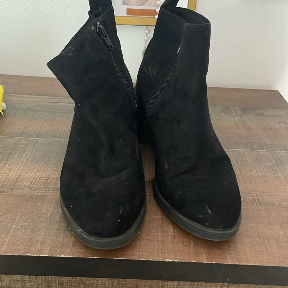 Cute boots easy to clean off dust from being stored